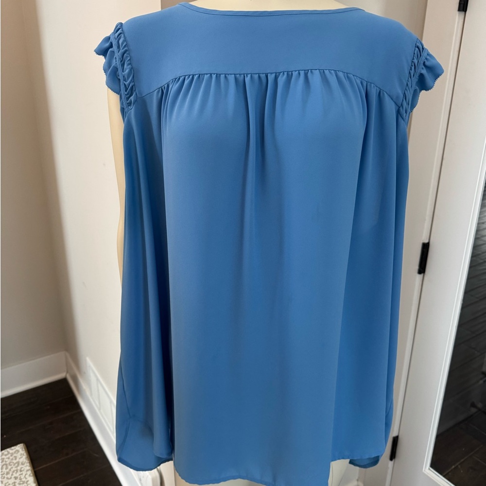 Beautiful LOFT Blue Women's Blouse Size 26